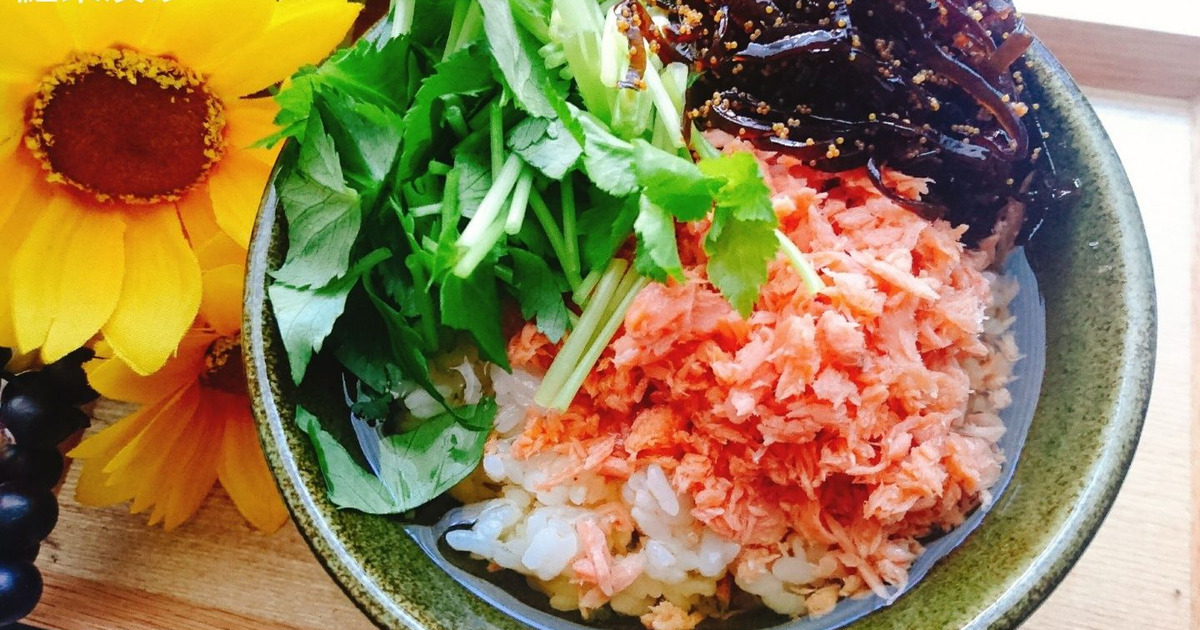 時間がないけどちゃんと食べたい 鮭フレークとたっぷり三つ葉の鮭茶漬け 暮らしニスタ