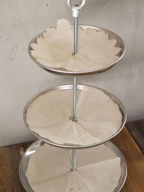 セリアのお皿で簡単 憧れの3段ケーキスタンドを作ろう 暮らしニスタ セリアのお皿で簡単 憧れの3段ケーキスタンドを作ろう 暮らしニスタ