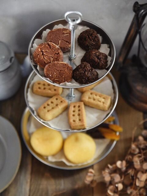 セリアのお皿で簡単 憧れの3段ケーキスタンドを作ろう 暮らしニスタ セリアのお皿で簡単 憧れの3段ケーキスタンドを作ろう 暮らしニスタ