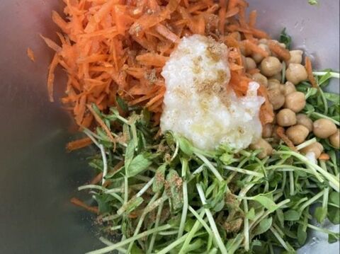 抱えて食べたい 豆苗とひよこ豆の塩麹サラダ 暮らしニスタ 抱えて食べたい 豆苗とひよこ豆の塩麹サラダ 暮らしニスタ