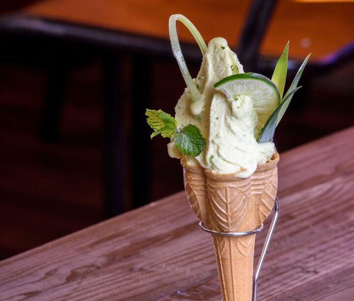 鮒(ふな)寿司がジェラートに!?世界で1番おいしいジェラートが食べられる!