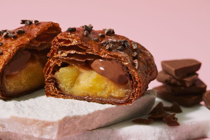 カリッ、サクッ、トロッ、ジュワ…の口福♡限定!RINGOの『焼きたてチョコカスタードアップルパイ』はバレンタインデーまで!!