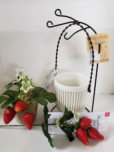 とっても可愛イチゴの飾りが100均の材料で簡単に作れます 暮らしニスタ とっても可愛イチゴの飾りが100均の材料で簡単に作れます 暮らしニスタ