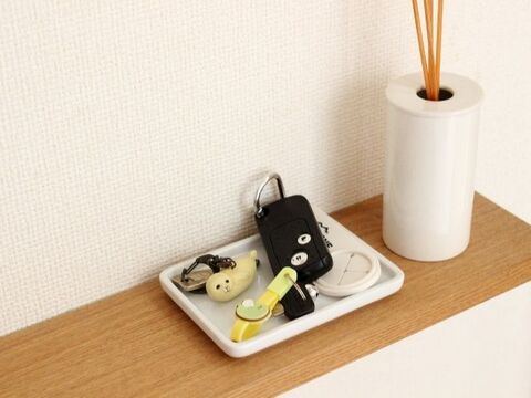 ダイソー たった0円で解決 移動できるフック で玄関のカギ置き場が一発すっきり 暮らしニスタ ダイソー たった0円で解決 移動できるフック で玄関のカギ置き場が一発すっきり 暮らしニスタ