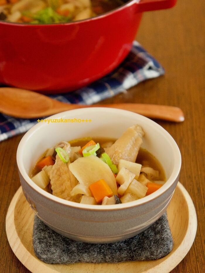体ぽかぽか!鶏手羽と根菜の具だくさん生姜スープ