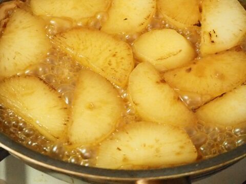 大根だけ バター醤油がとろりとからむ大根の煮物 時短レシピ 暮らしニスタ