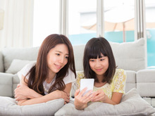 お子さんのスマホデビューが家計を見直すチャンス？SoftBank学割で家計をまとめておトクに！