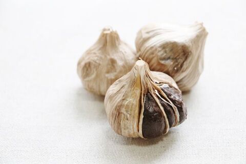 黒ニンニクの作り方って おすすめレシピ 食べ方 保存方法をご紹介 暮らしニスタ