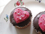 オブラートの意外な使い方♡ハートモチーフのチョコカップケーキ♪