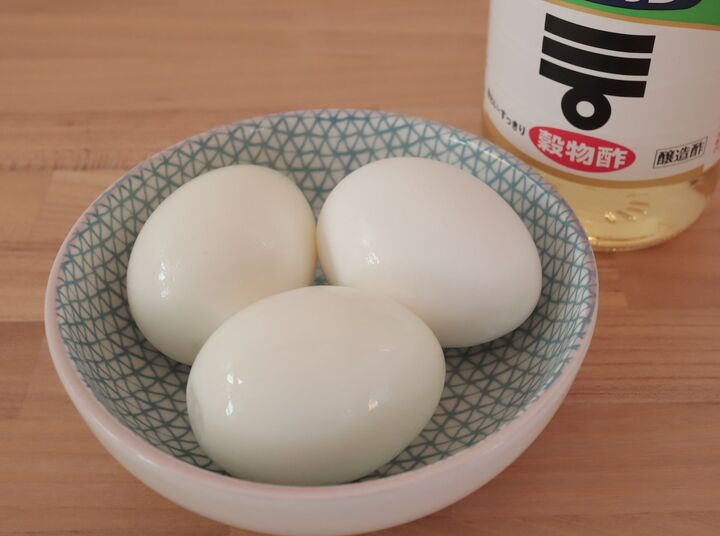 さらば!ボロボロゆで卵【お酢】を入れてゆでれば、殻がツルン♪