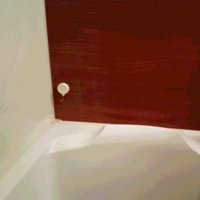 浴室の隅にフックをつけるワケは？