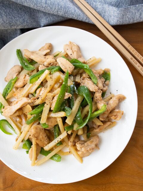 むね肉とじゃがいもで お手軽青椒肉絲 チンジャオロース 暮らしニスタ