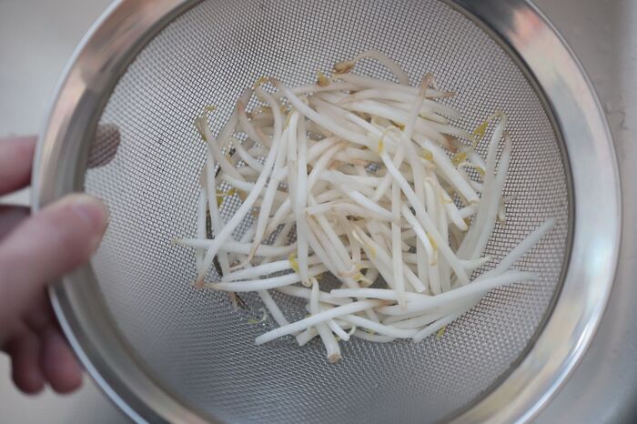 簡単な裏ワザ2つで もやし炒め がお店のようなシャキシャキ食感に 暮らしニスタ 簡単な裏ワザ2つで もやし炒め がお店のようなシャキシャキ食感に 暮らしニスタ