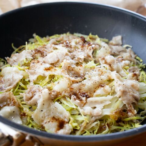 ニンニク醤油で キャベツと豚肉のフライパン蒸し 簡単 暮らしニスタ