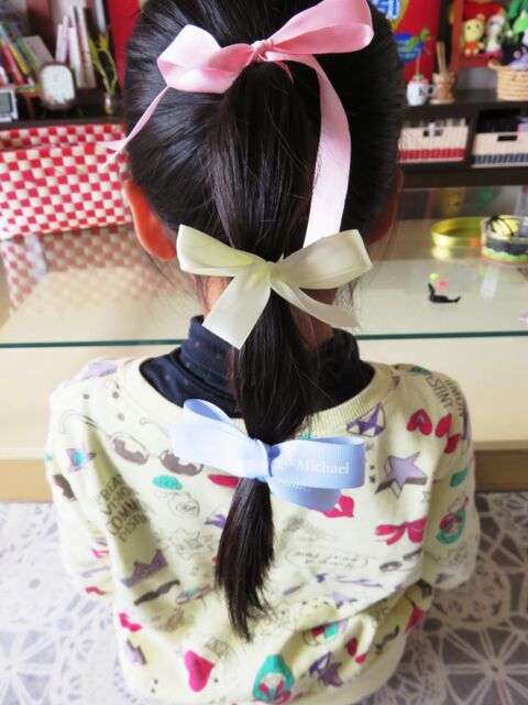 髪を数か所結ぶだけ お手持ちのリボンや髪飾りで簡単アレンジ 暮らしニスタ 髪を数か所結ぶだけ お手持ちのリボンや髪飾りで簡単アレンジ 暮らしニスタ