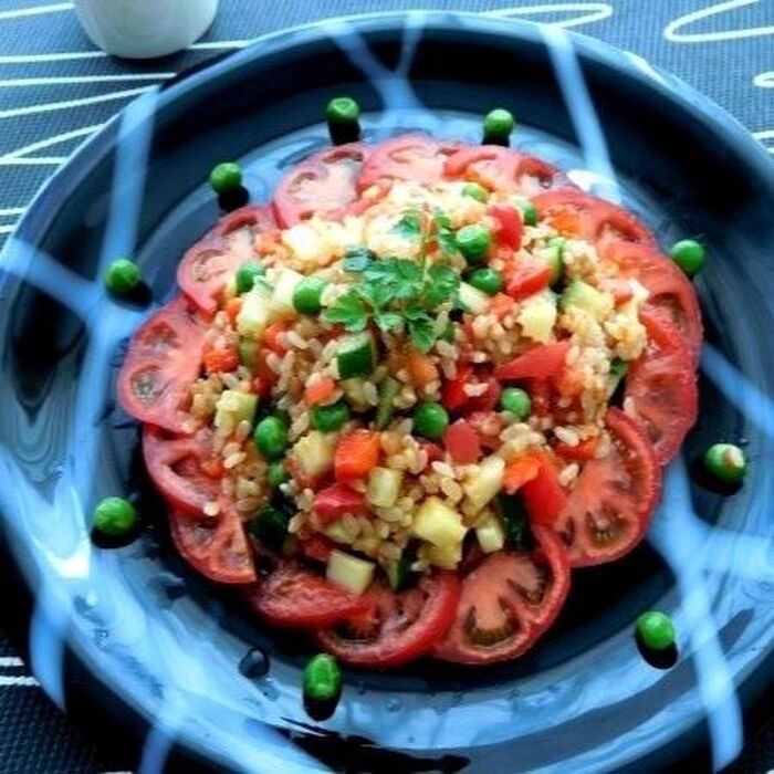 トマトたっぷり！玄米と野菜でグレインズサラダ