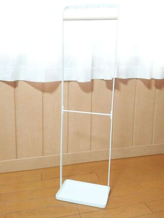 色々試してたどり着いた引っ掛けタイプ コンパクトな傘立てで玄関スッキリ 暮らしニスタ 色々試してたどり着いた引っ掛けタイプ コンパクトな傘立てで玄関スッキリ 暮らしニスタ