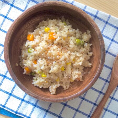 玄米食べて便秘解消‼炊飯器で作る☆玄米のガーリックライス