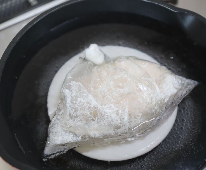 <さらばパサつき!>鶏むね肉は【炭酸水オイル×ポリ袋】でしっとり食感に☆