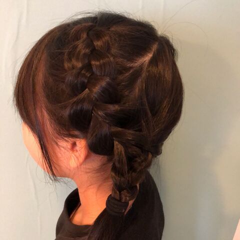 子どもヘアアレンジ 2つのポイントでボリューム三つ編みヘア 暮らしニスタ 子どもヘアアレンジ 2つのポイントでボリューム三つ編みヘア 暮らしニスタ