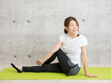 【不安な気持ち&運動不足を解消】ヨガポーズで心と体をリフレッシュできる！