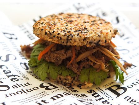 追い醤油が決め手★病みつき焼き玄米バーガー♡焼肉ときんぴらごぼう