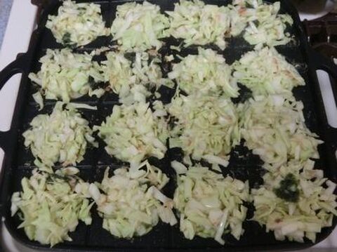 たこ無し たこ焼き風 キャベツとおかか海苔のふわふわボール焼き 暮らしニスタ たこ無し たこ焼き風 キャベツとおかか海苔のふわふわボール焼き 暮らしニスタ