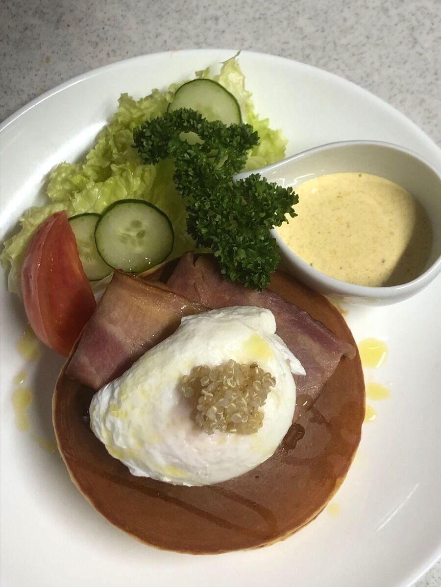 フルーツパンケーキでエッグベネディクト 暮らしニスタ