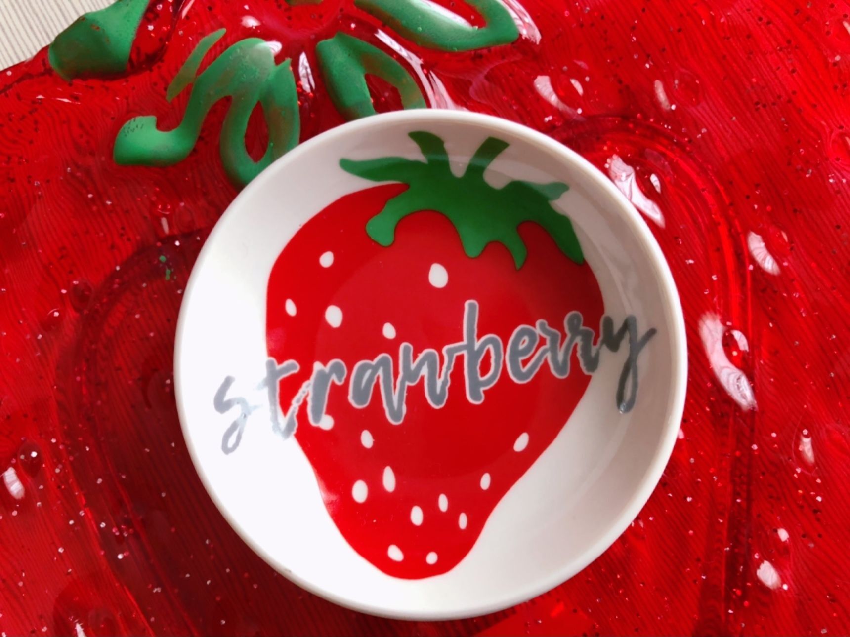 セリアの小皿♡イチゴが可愛い〜フルーツプレート♡