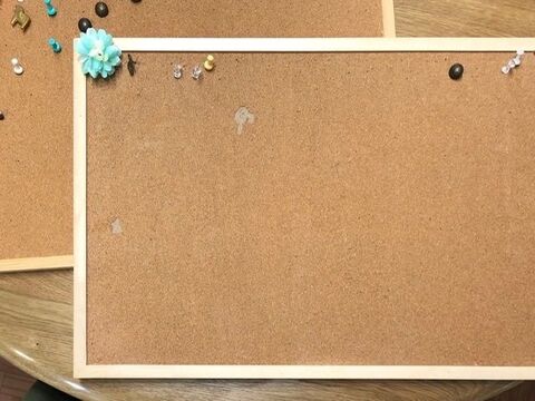古くなったコルクボードをマグネットボードにリメイク 暮らしニスタ