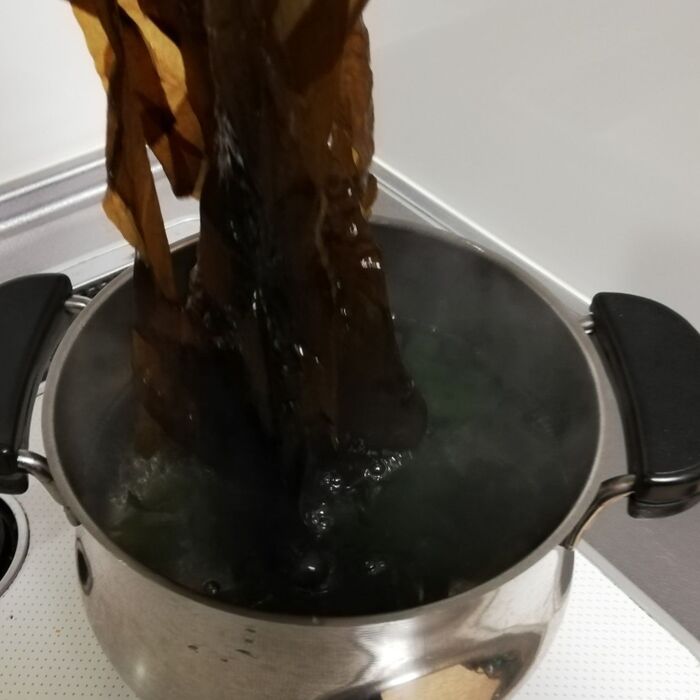 キレイに洗ったら沸騰した鍋にジャポン❗