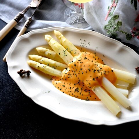 ホワイトアスパラガス 電子レンジで超簡単 オランデーズソース 野菜の下ごしらえ 暮らしニスタ