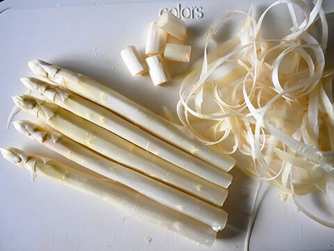 ホワイトアスパラガス 電子レンジで超簡単 オランデーズソース 野菜の下ごしらえ 暮らしニスタ