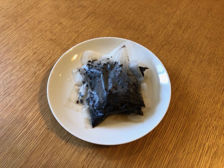 捨てちゃダメ!麦茶パックで掃除が面倒なあの場所がラクにきれいに【家事コツ】