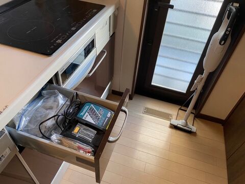 マキタの充電器は引き出しの中 暮らしニスタ マキタの充電器は引き出しの中 暮らしニスタ