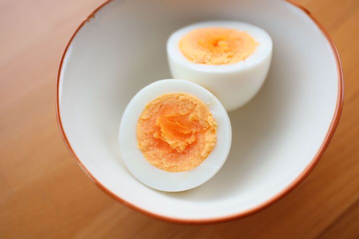 これでゆで卵の黄身が真ん中に!驚くほど簡単なコツとは?【やってみた】