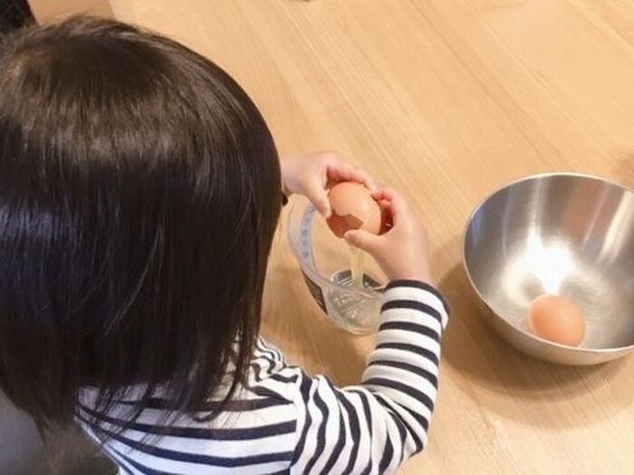 2歳さんお手伝いシリーズ❶　～生卵割り～
