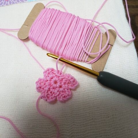 ダイソーのリリアンで編む 手作りマスクのお花モチーフ 暮らしニスタ ダイソーのリリアンで編む 手作りマスクのお花モチーフ 暮らしニスタ