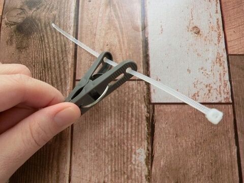 引っ張るだけで洗濯物が一気に外せる 100均の で 洗濯ピンチハンガー が変身 暮らしニスタ 引っ張るだけで洗濯物が一気に外せる 100均の で 洗濯ピンチハンガー が変身 暮らしニスタ
