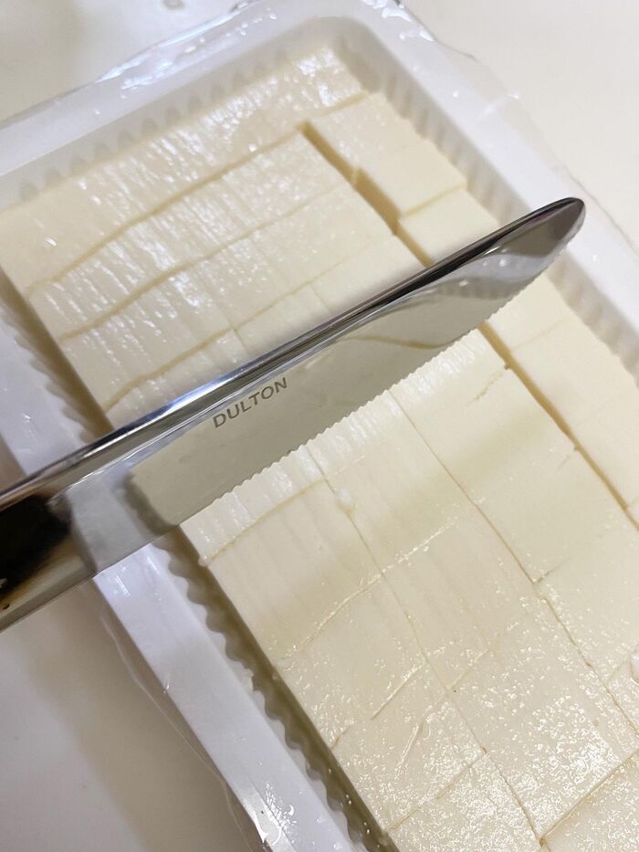 まず豆腐を、切る。