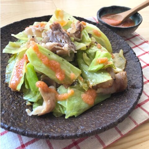 ワンパンレシピ 蒸すだけで風邪予防 春キャベツと豚バラのオイル蒸し 明太子レモンソース 暮らしニスタ