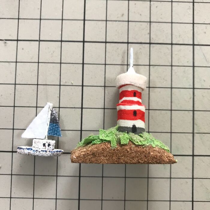 灯台とヨット