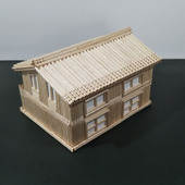 爪楊枝アートで家風の小物入れを作る。
