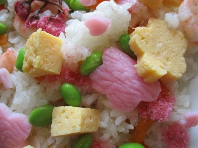 桜と桜吹雪舞う ちらし寿司 市販品利用で時短 簡単に完成 暮らしニスタ