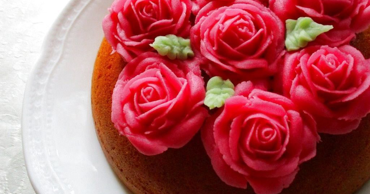 ホットケーキミックスで作る 薔薇の花咲く炊飯器ケーキ 薔薇は食べても安心な着色料使用 料理のレシピや作り方 暮らしニスタ