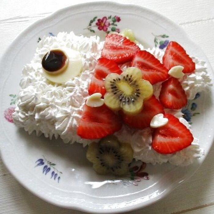 お花モチーフ♡ホットケーキミックス粉で簡単！果物たっぷりっ♡ラブリーな鯉のぼりケーキ♪