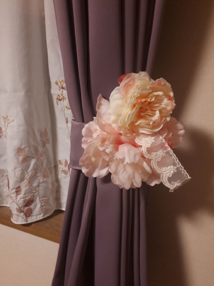 5分で完成 造花でカーテンを華やかに 暮らしニスタ 5分で完成 造花でカーテンを華やかに 暮らしニスタ
