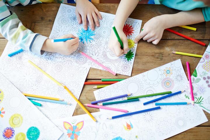 子どもがおうちで遊べる !無料公開中コンテンツ【ぬり絵・絵本・ろうどく・折り紙】