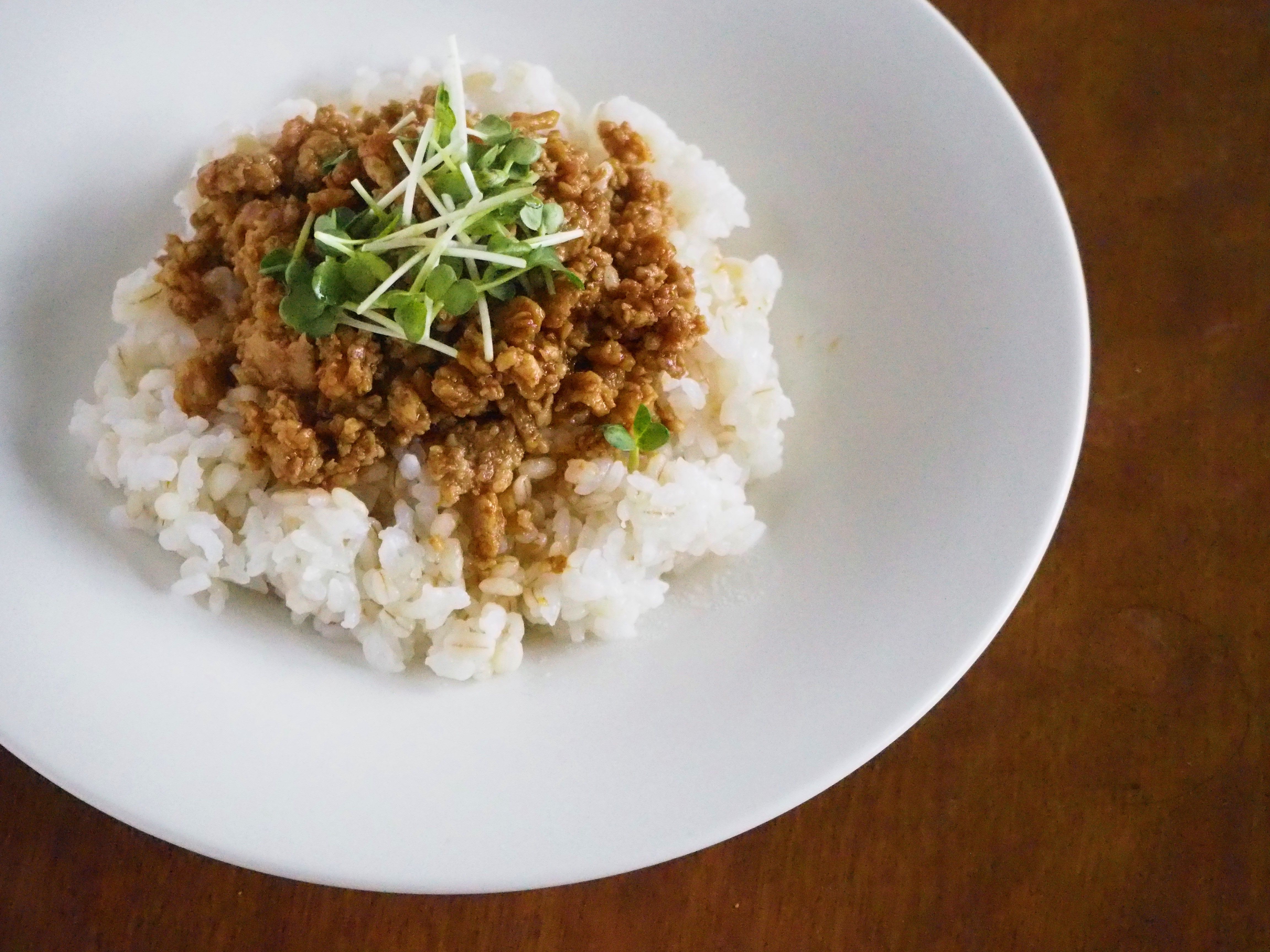 しっとりジューシ 絶品 豚鶏そぼろ 使いまわしで頑張らないおうちごはん 暮らしニスタ