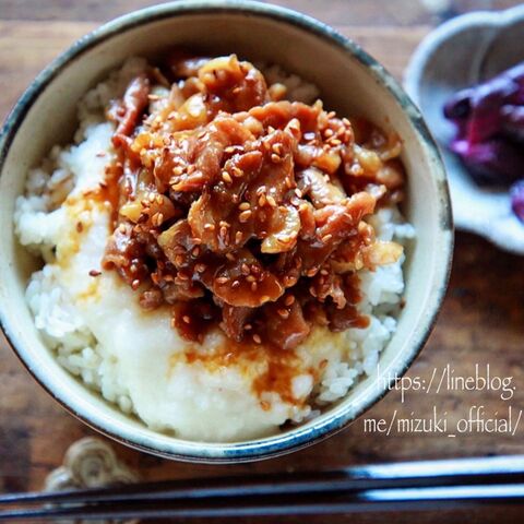 スタミナ満点 豚焼肉とろろ丼 簡単レシピ 時短 節約 豚こま 長芋 暮らしニスタ